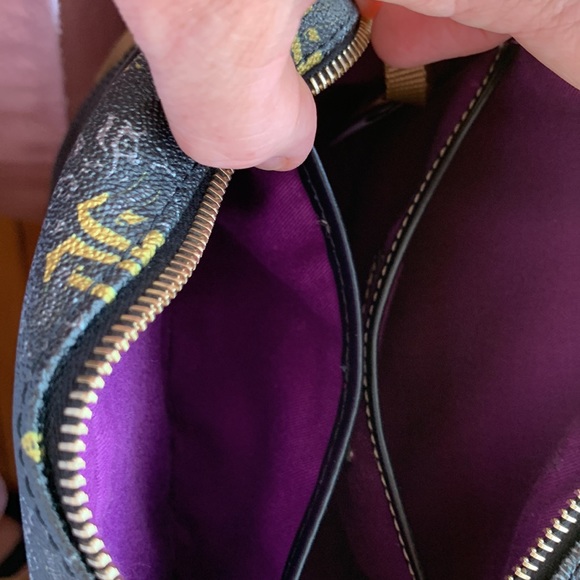 Dooney & Bourke Disneyland 50th Anniversary Haunted Mansion bag - Picture 5 of 8